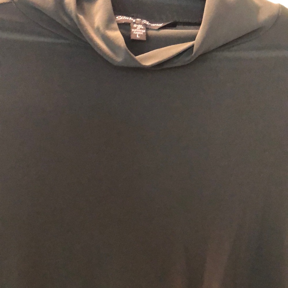 Tops - Picture 5 of 8